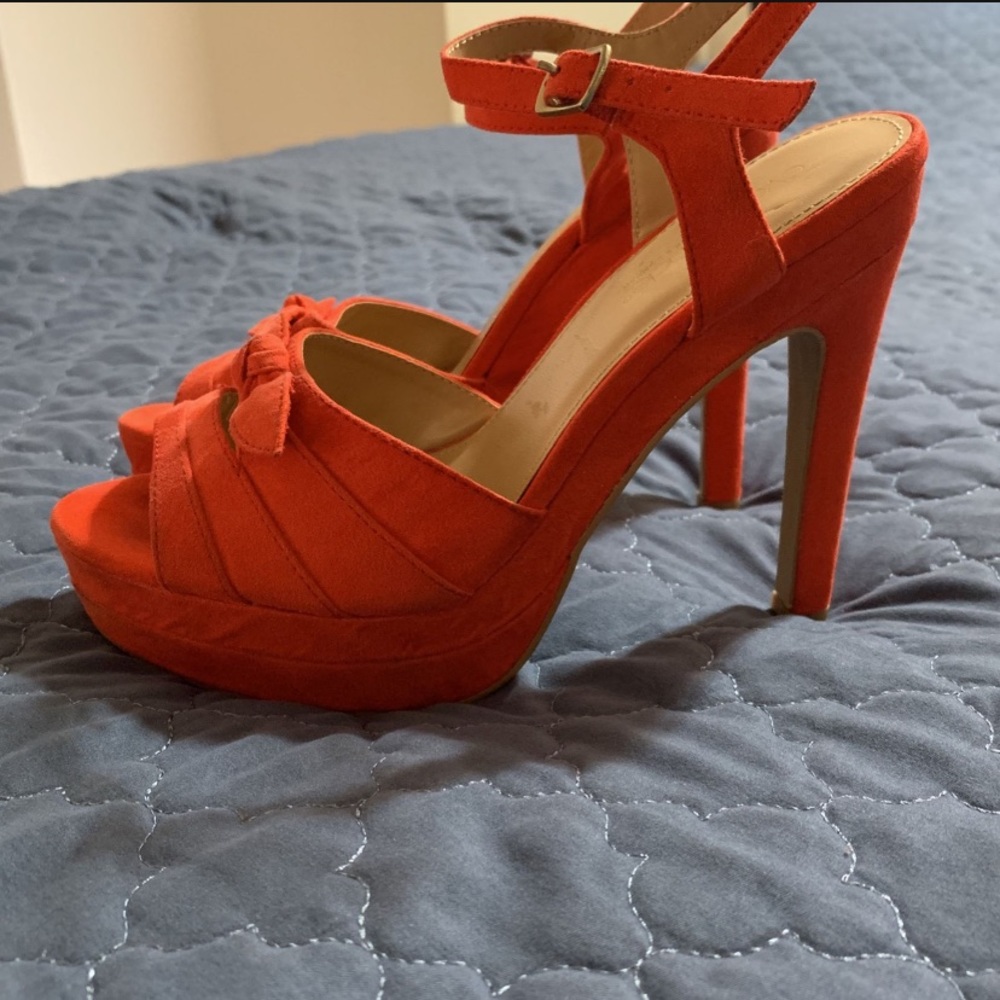 High heels. - Picture 2 of 3